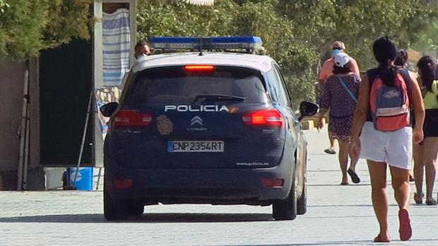 Detienen a un mujer de 66 años por hacer pintadas a más de treinta coches por una venganza