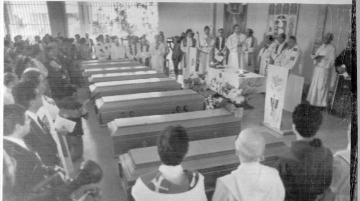 El funeral de los jesuítas asesinados en 1989