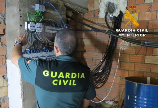 Enganche ilegal de suministro eléctrico