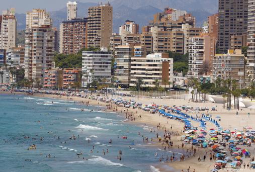 Imagen de la playa de Benidorm tomada este verano