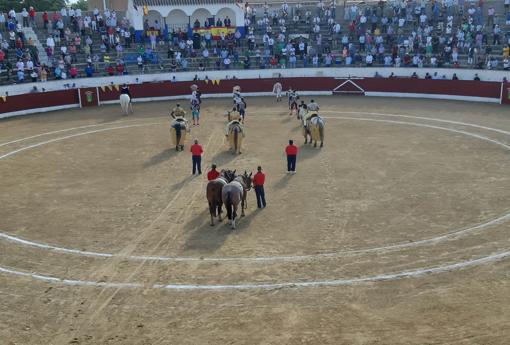 Más de media entrada en la plaza de toros de Consuegra