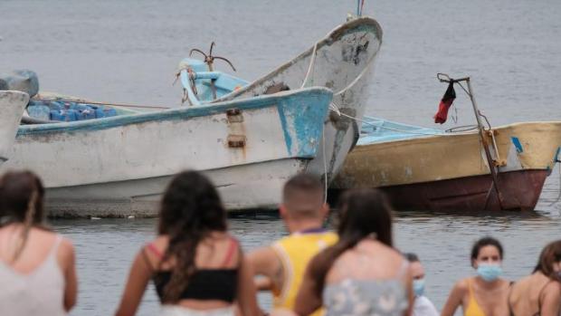 Marlaska se lleva a la comisaria de Interior de la UE a Mauritania a frenar los cayucos que van a Canarias