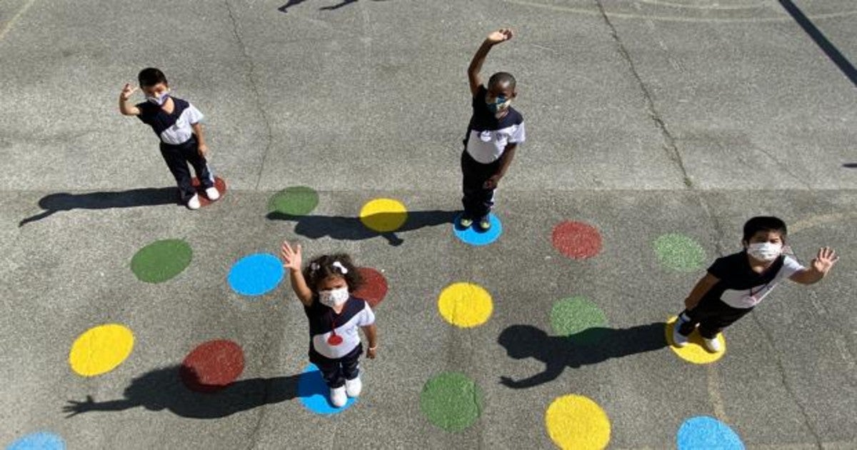 Alumnos de Infantiil y Primaria juegan y aprenden a cuidarse frente al Covid-19