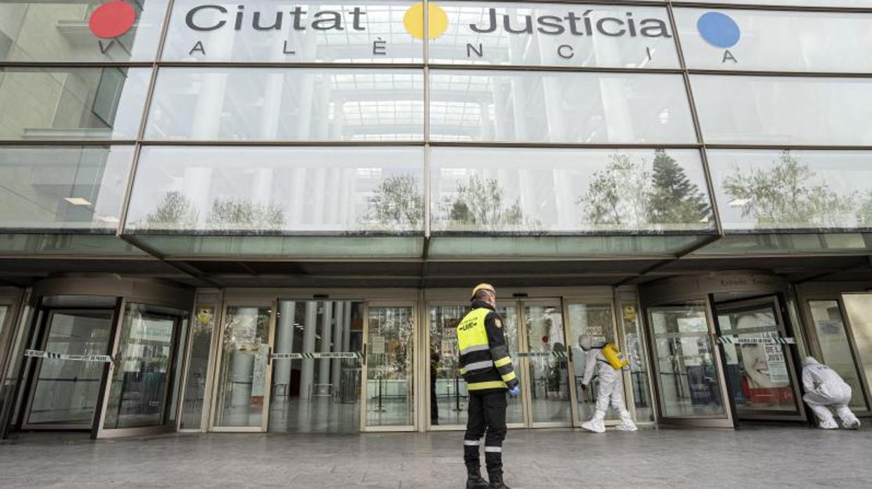 Acceso a la Ciudad de la Justicia en Valencia, donde se celebra el juicio