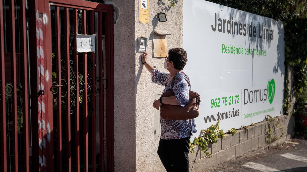 Imagen de la entrada a la residencia de ancianos de Llíria investigada por un caso de maltrato