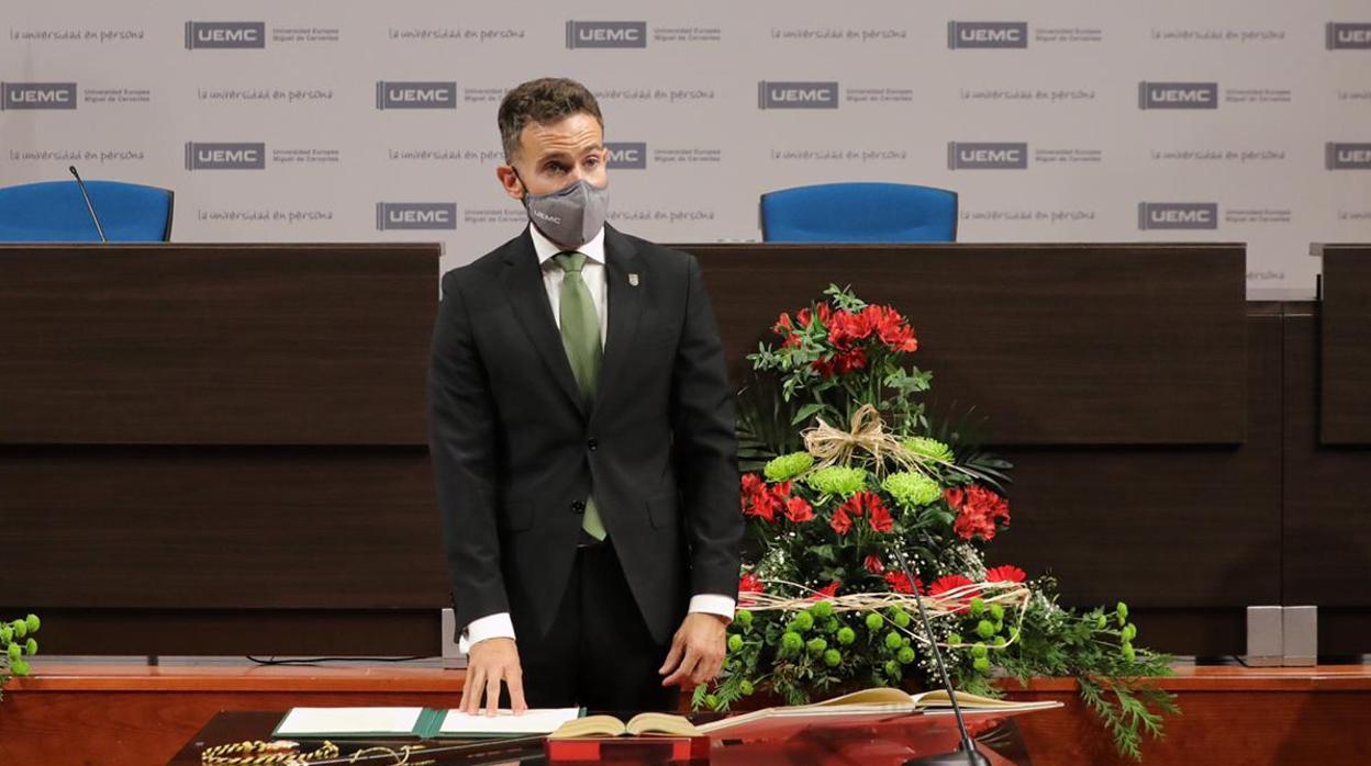 García López durante su toma de posesión