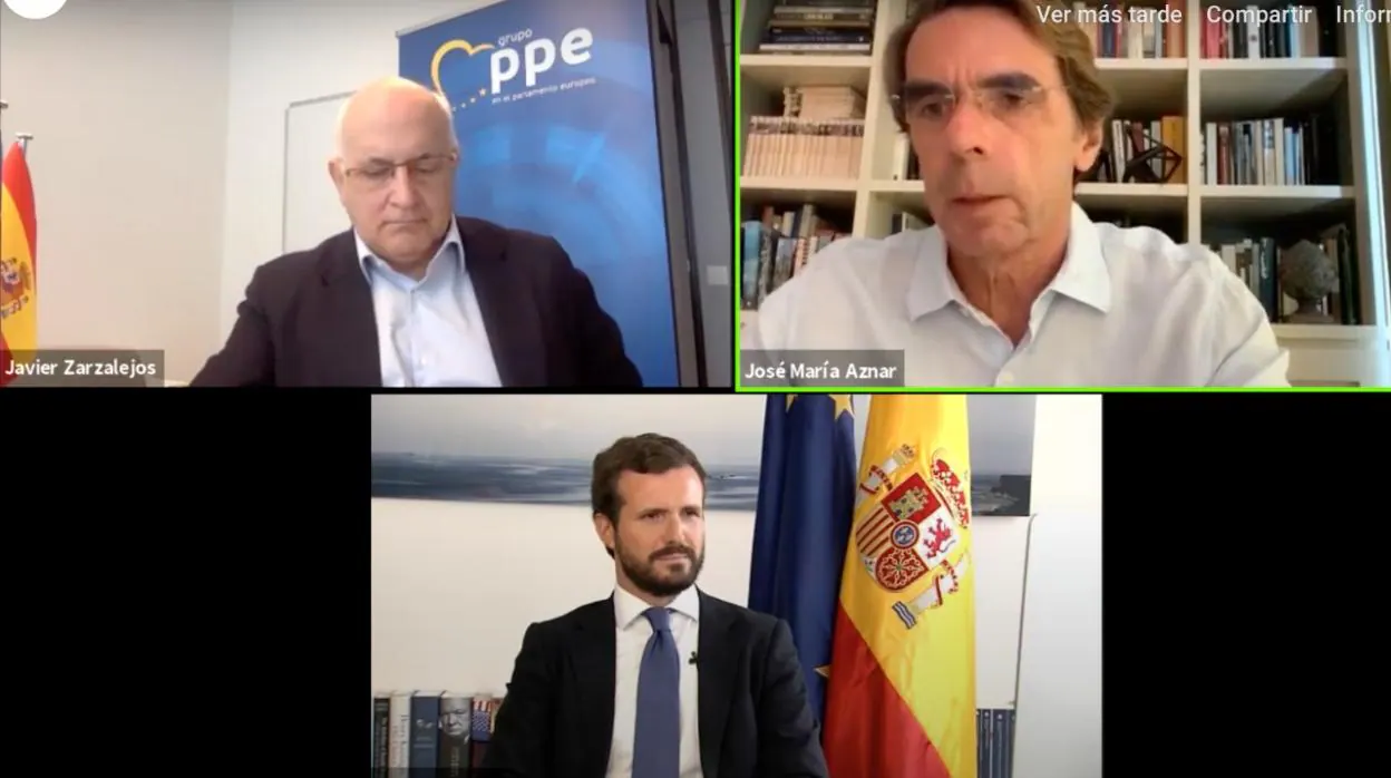 Javier Zarzalejos, José María Aznar y Pablo Casado, en la clausura de las Jornadas FAES