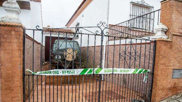 El vecino de Manuela Chavero lleva a la UCO hasta su tumba a 3 kilómetros