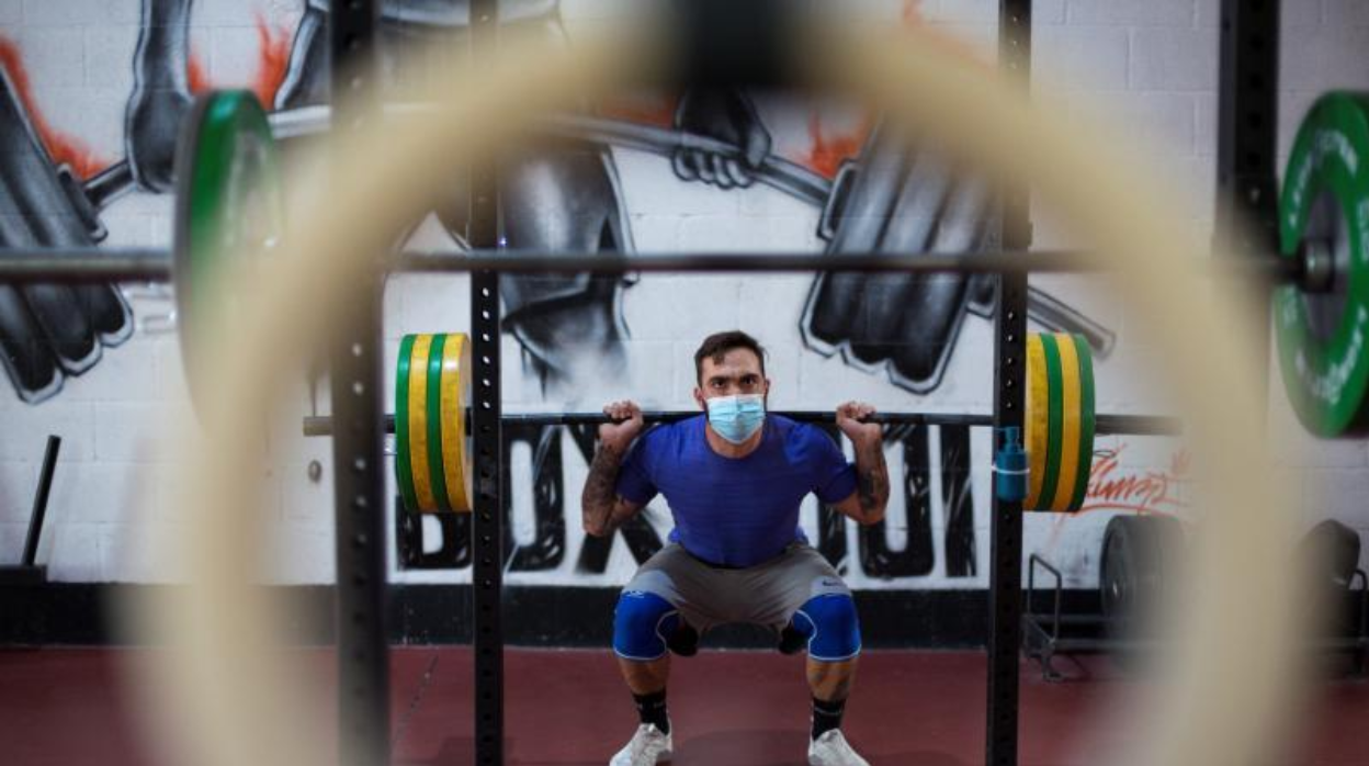 Un deportista, en un gimnasio de Orense