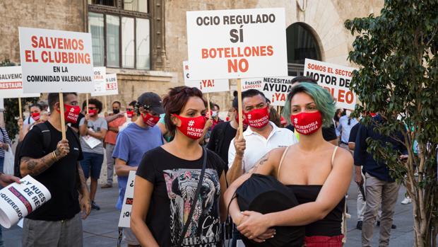 Trabajadores del ocio nocturno de Valencia se encerrarán en sus locales en protesta de la gestión del coronavirus