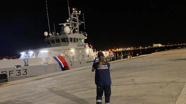 Localizados en una sola noche 204 inmigrantes en aguas de Baleares a bordo de trece pateras distintas
