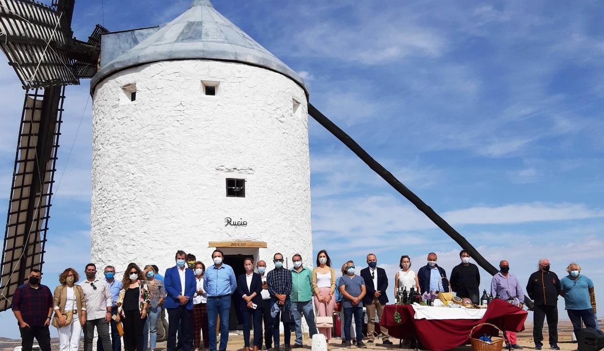 Representantes de Fedeto, Hostelería de Toledo y autoridades, al finalizar la molienda