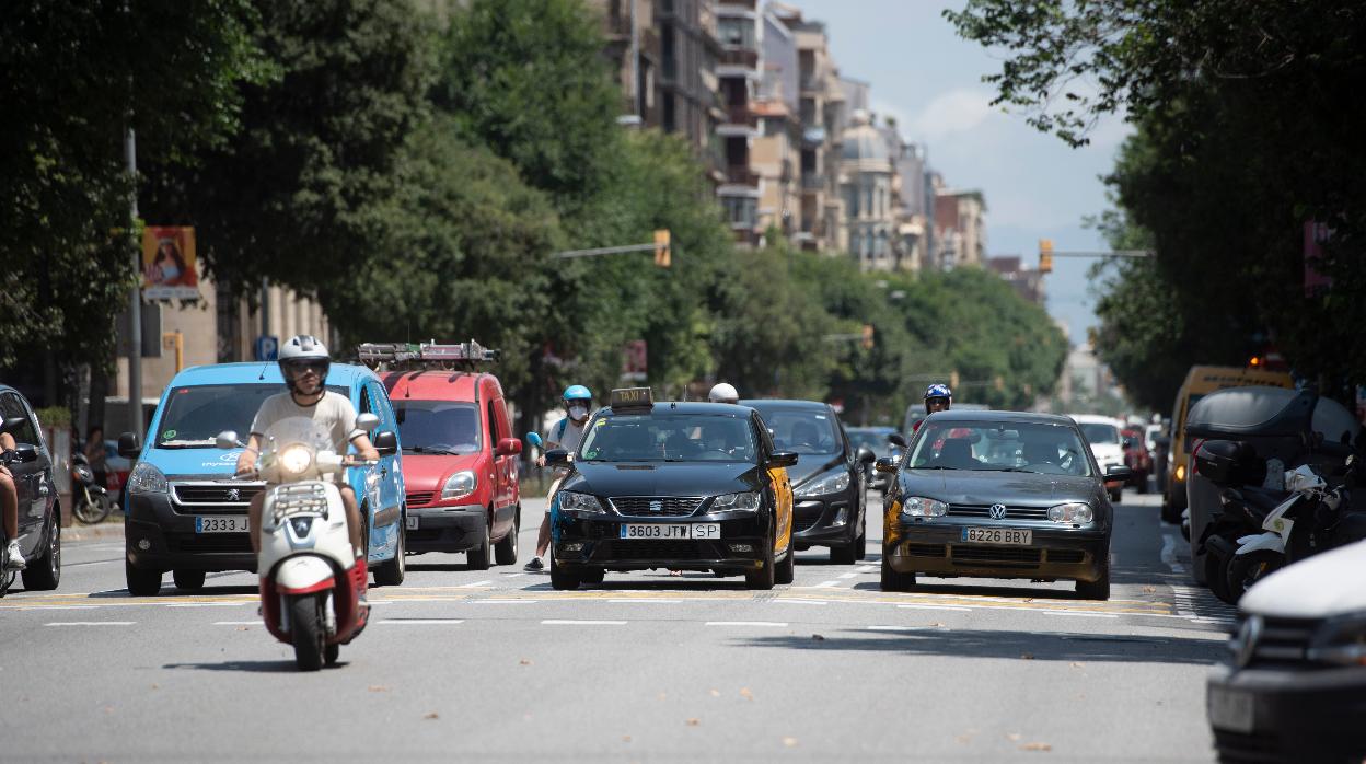 El gobierno municipal quiere que el coche tenga menos presencia en Barcelona