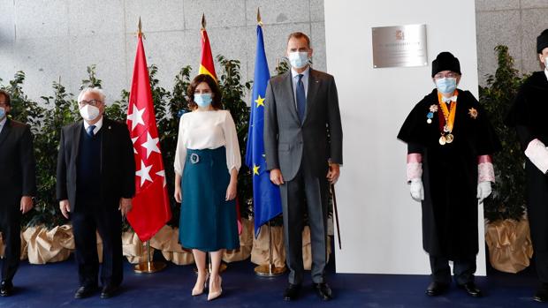 El Rey reclama que «la legislación garantice y refuerce la libertad de cátedra y de pensamiento»