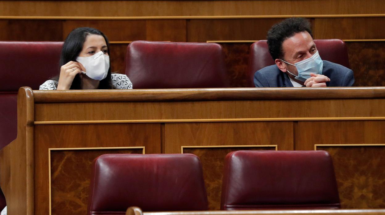 Inés Arrimadas y Edmundo Bal, en el Congreso, durante la sesión de control al Gobierno