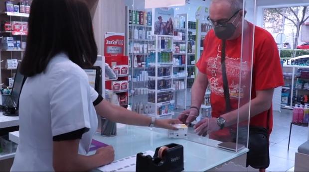 Castilla-La Mancha iluminará más de 20 edificios para reivindicar un papel más activo de los farmacéuticos frente al Covid-19