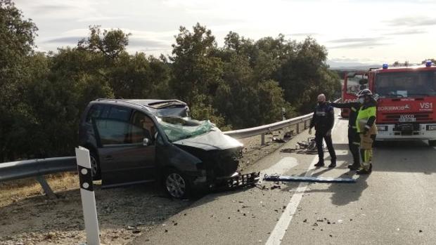 Un fallecido y tres heridos en la colisión frontal entre dos turismos en la N-403 en Ávila