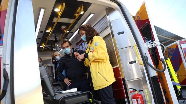 Las ambulancias del Samur realizarán test de antígenos a los pacientes antes de llegar al hospital