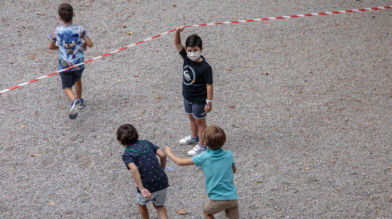 Imagen de varios niños tomada en un colegio de Valencia