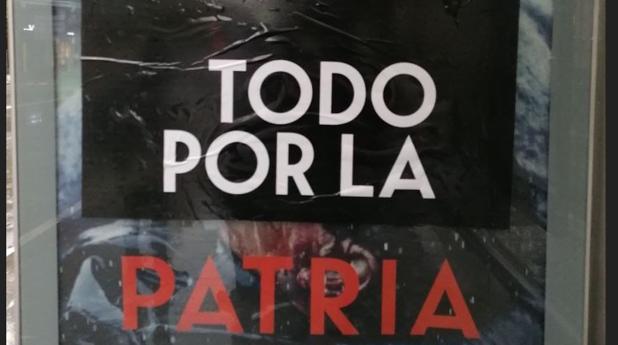 Radicales sabotean los carteles de «Patria» en San Sebastián: «La historia no será escrita por HBO»