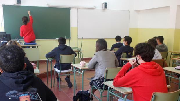 ¿Promocionar sin límite de suspensos? El decreto de la ministra Celaá para pasar de curso divide a la comunidad educativa gallega