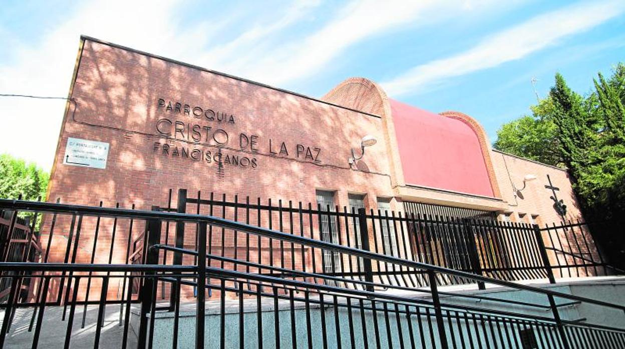 La fachada de la Parroquia Cristo de la Paz, en Carabanchel