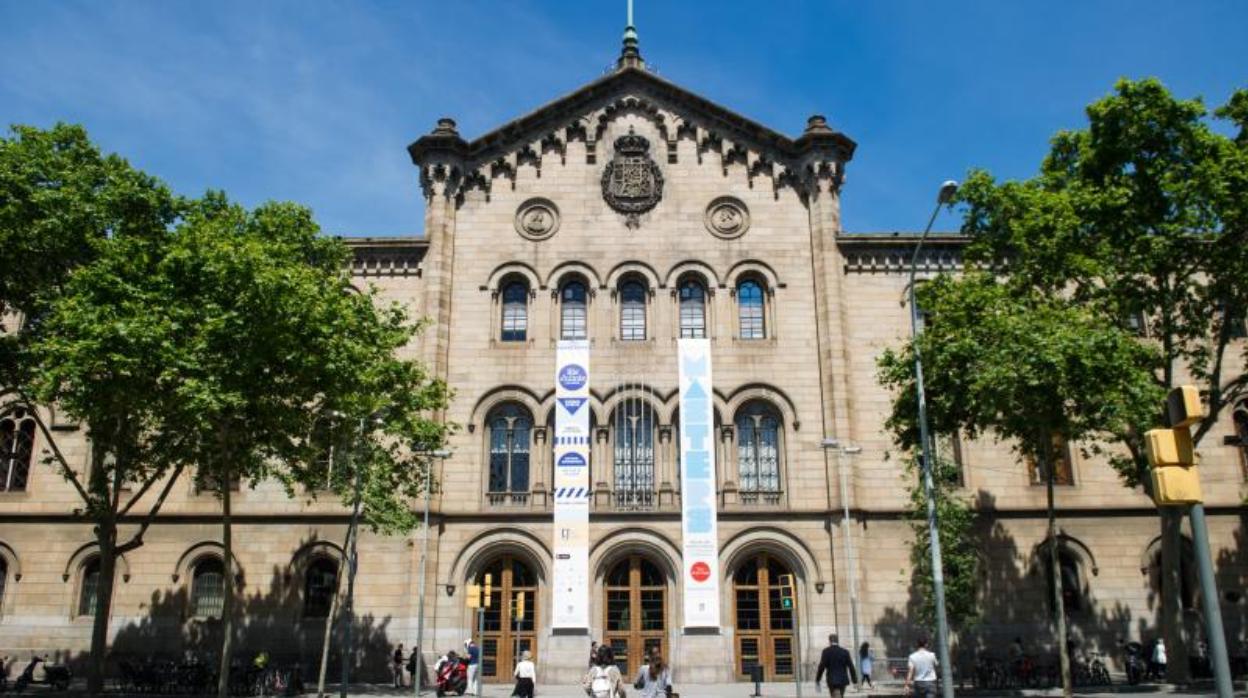 Fachada de la Universidad de Barcelona