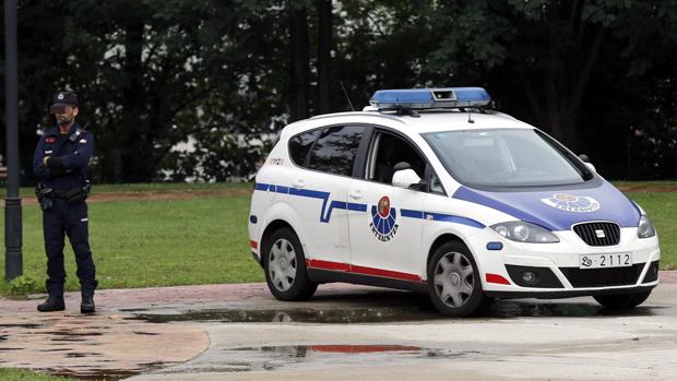 Dos detenidos y enfrentamientos con la Policía en las «no fiestas» de un pueblo de Álava que reunieron a 200 personas