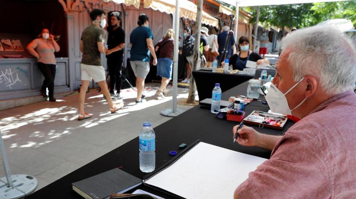 Artistas realizan ilustraciones en vivo en la Cuesta de Moyano, una forma de dinamizar las casetas