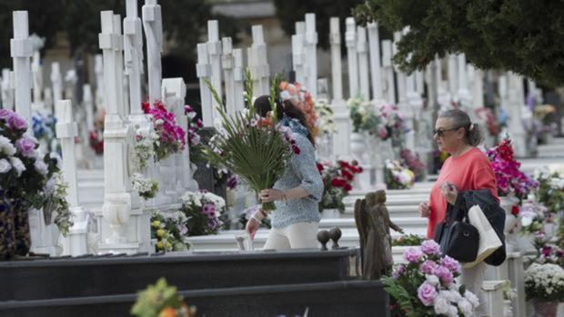 Floristas y Ayuntamiento de Toledo plantean visitas escalonadas al cementerio con motivo de Todos los Santos