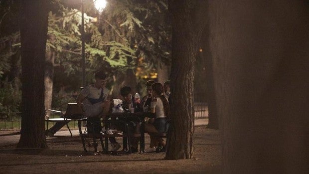 Madrid multa a más de 200 locales por incumplir el horario de cierre y a 11.440 personas por «botellón»