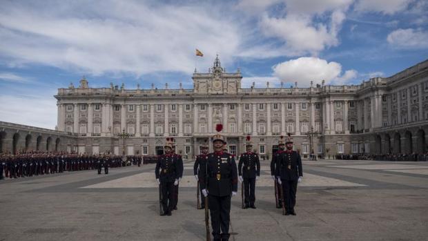 El mini acto del 12-O: 527 militares e Iglesias «confirmado por ahora»