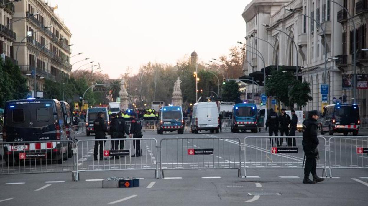 Dispositivo de Mossos el pasado año en la Estación de Francia, donde se celebra hoy la entrega de premios