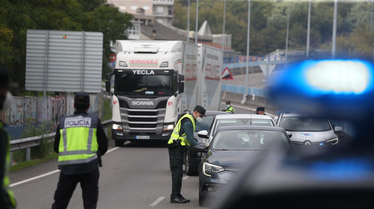 Control policial el primer día de confinamiento en Orense