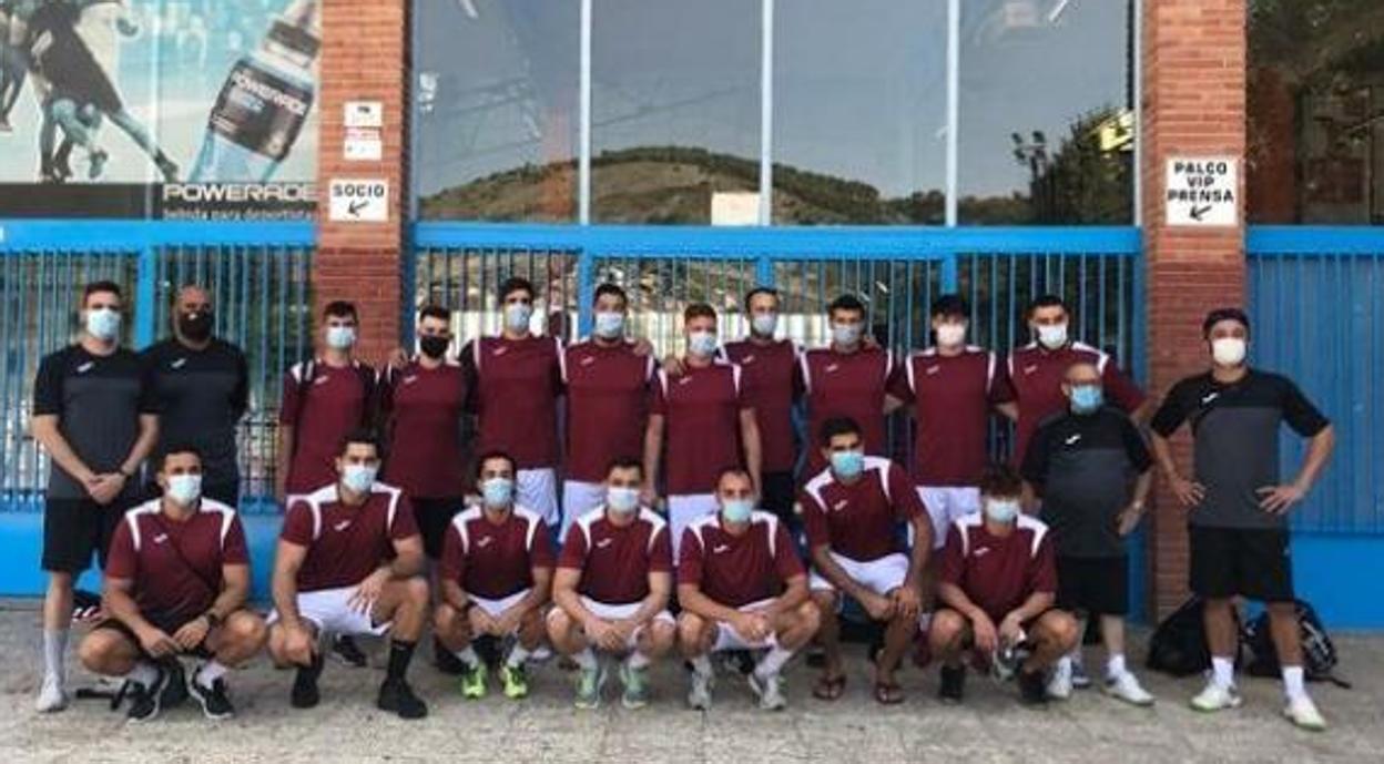 La plantilla del Incarlopsa Cuenca, a las puertas del pabellón El Sargal cuando inició la pretemporada