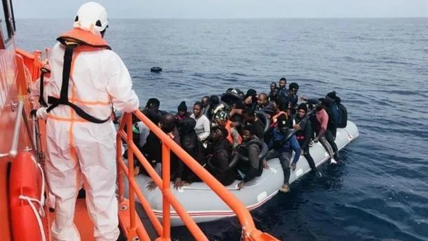 Llegan quince pateras con más de 400 inmigrantes a Canarias en las últimas 24 horas