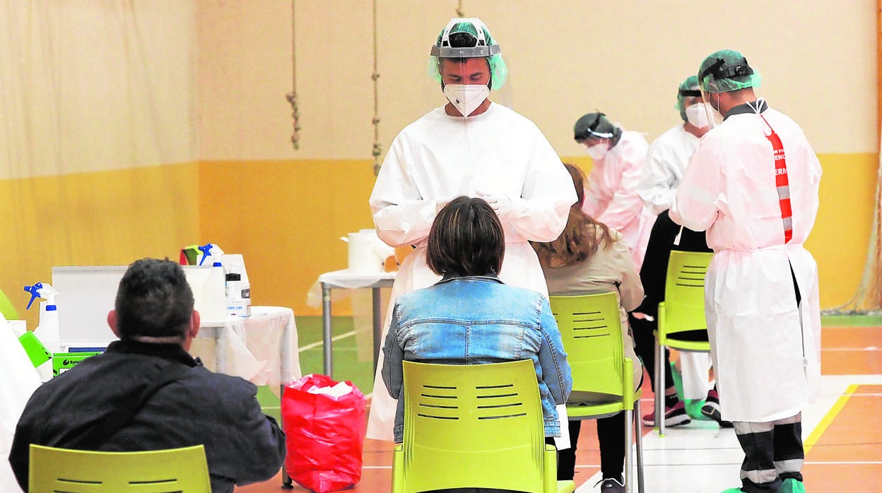 Crivado masico de pruebas de Covid el pasado domingo en Pedrajas de San Esteban