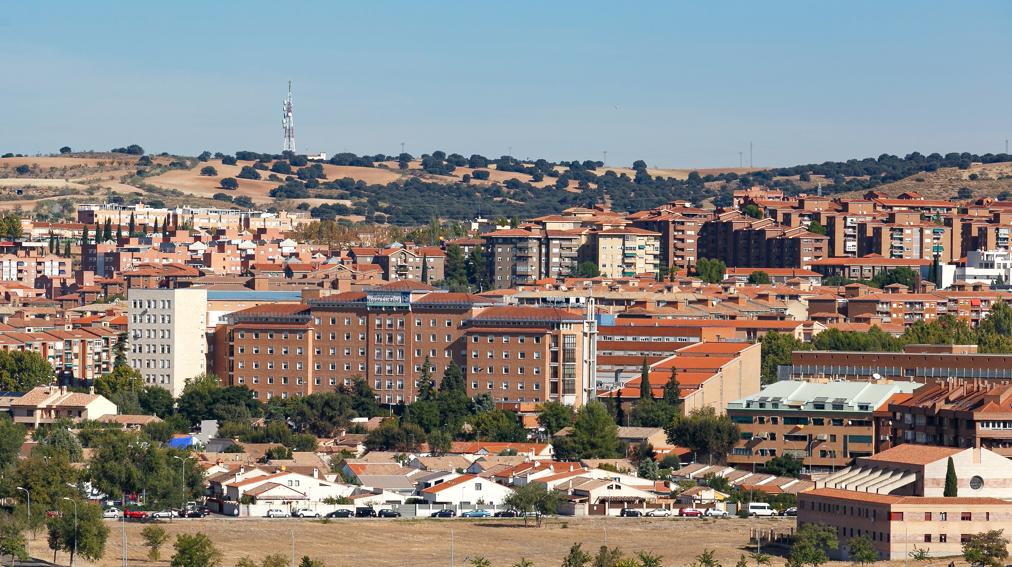 El hospital Virgen de la Salud, inaugurado en 1965, se levanta como vigía sobrte Palomarejos