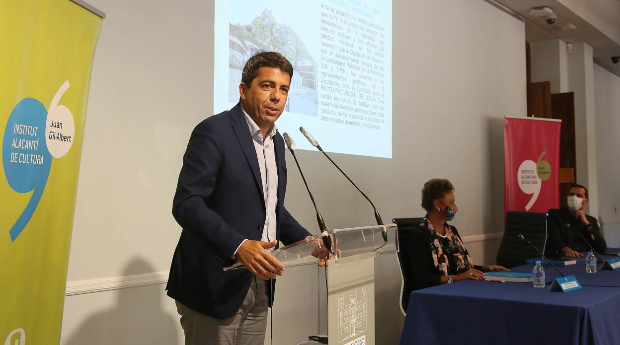 El presidente de la Diputación de Alicante, Carlos Mazón, en la presentación de la revista Canelobre