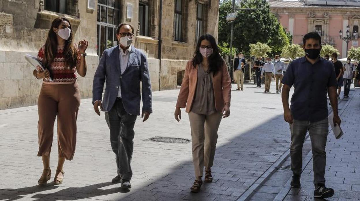 El conseller de Educación, Vicent Marzà (derecha), junto a los consellers Mollà, Soler y Oltra