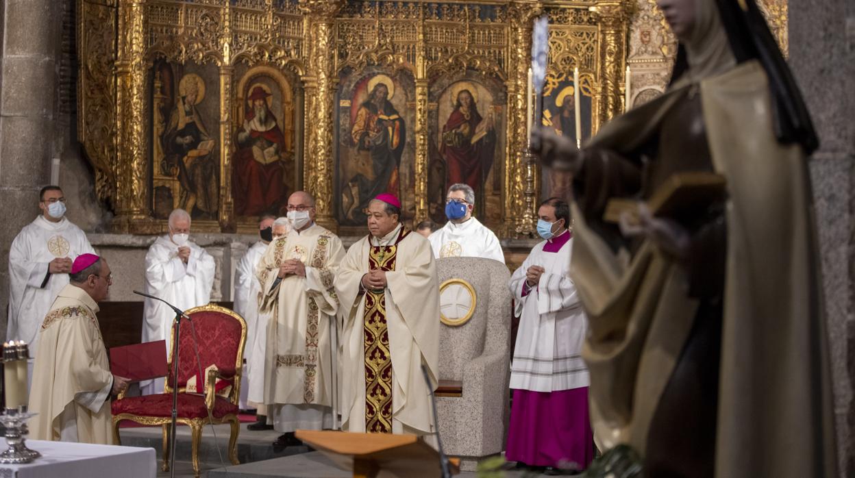 El nuncio del Papa en España, monseñor Bernardito Auza, preside la celebración de la memoria litúrgica de Santa Teresa de Jesús, patrona de la ciudad de Ávila