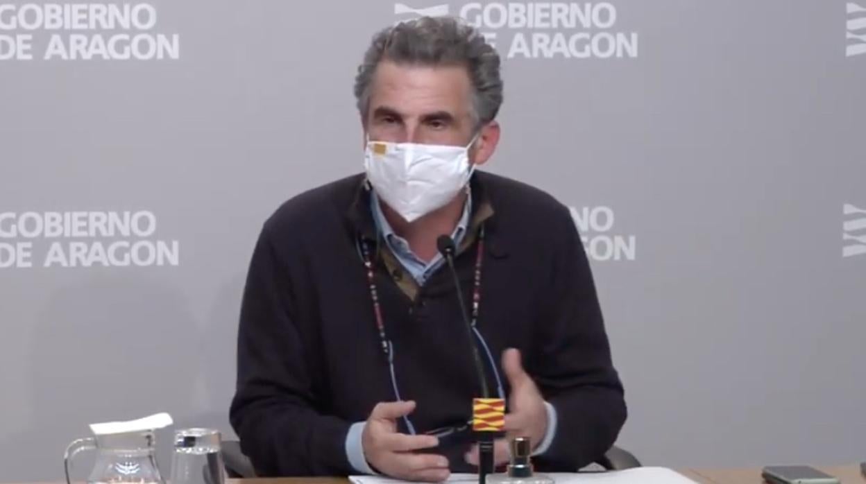 El director general de Salud Pública del Gobierno aragonés, Francisco Javier Falo, durante la rueda de prensa en la que anunció que toda la región va a entrar de nuevo en alerta sanitaria