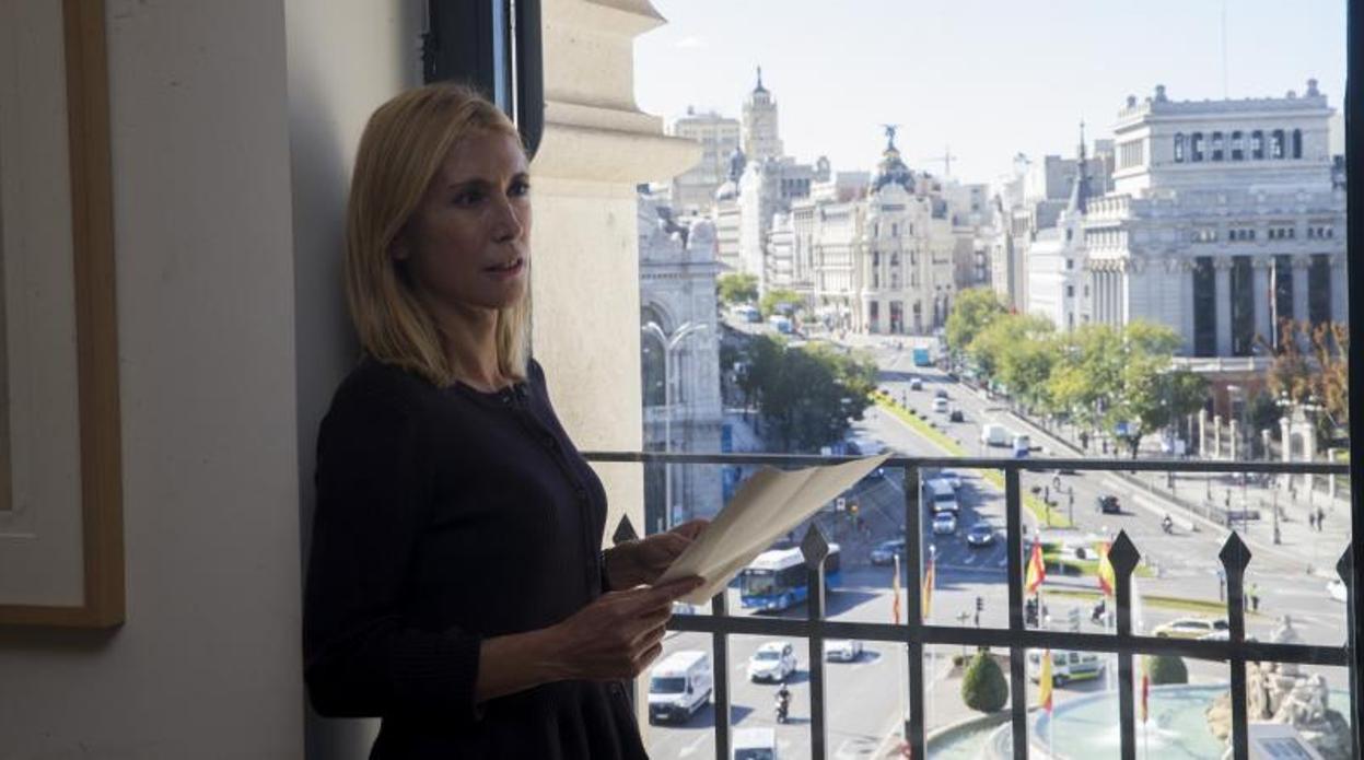 La concejal delegada de Coordinación Territorial, Transparencia y Participación Ciudadana, Silvia Saavedra, en su despacho de Cibeles, minutos antes de la entrevista con ABC