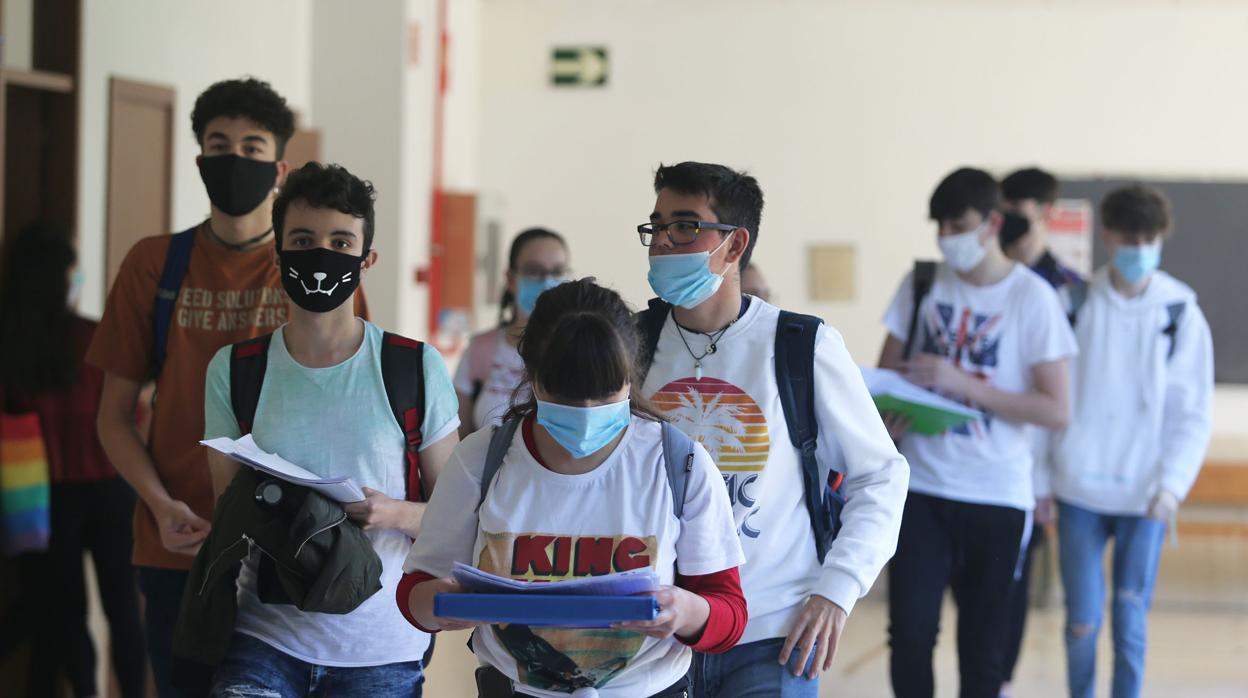 Estudiantes en una facultad de la capital gallega