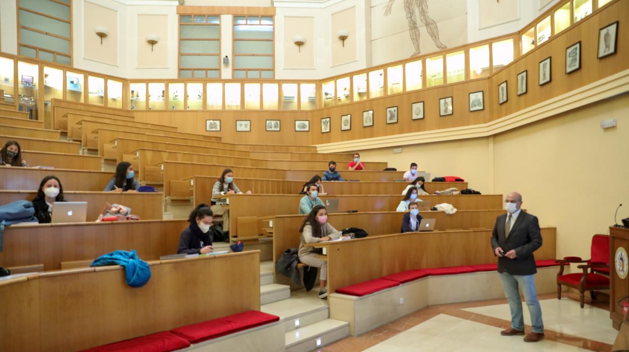 Una clase en Medicina de la UVA