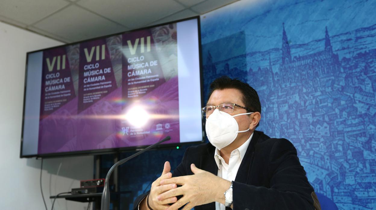 El concejal Teo García durante la presentación del concierto de cmara