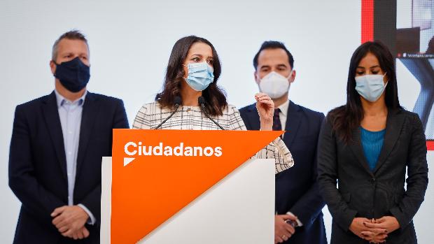 La apuesta de Pablo Casado por el centro fagocita a Ciudadanos