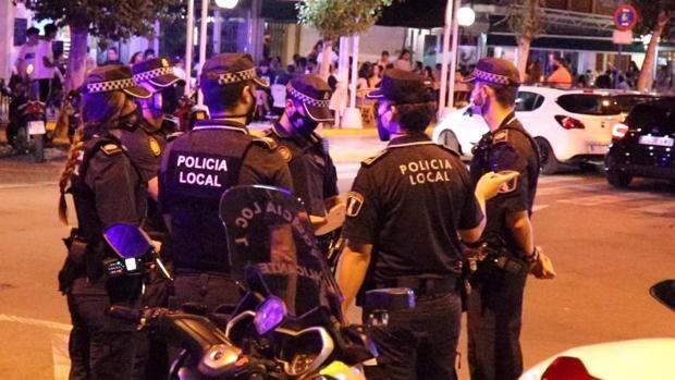 Toque de queda en Alicante: nueve botellones y trece fiestas disueltas en la noche previa al confinamiento