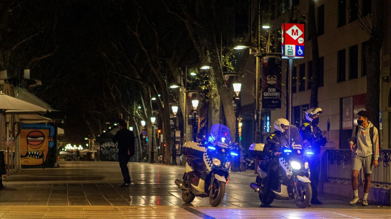 Agentes de policía en La Rambla de Barcelona