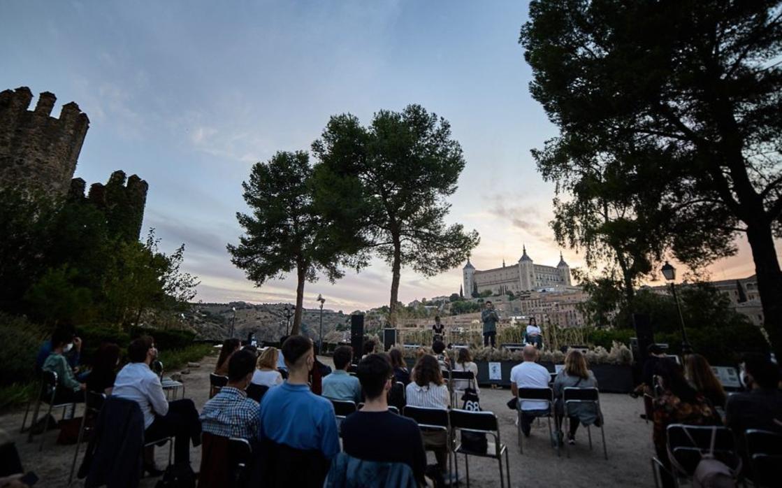 Presentación en los jardines con vistas al Alcázar de Toledo